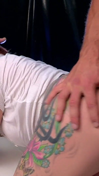 Suja gozada rabuda tatuada milf cadela Tallulah Thorne em hardcore dp sexo a três com dois garanhões dotado branco