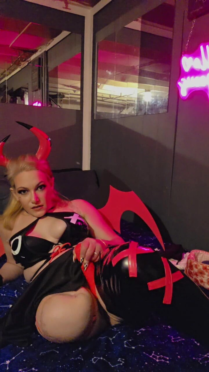 Lesley Love: Loira Ak Amputee Masterbating &amp;gozando com toco nu, rosto ahegao em...