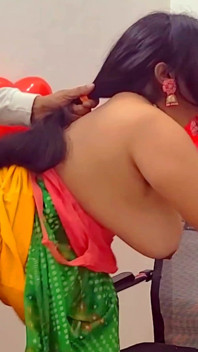 Valentine Special:- Bhabhi panas berkongkek gaya doggy di pejabat.