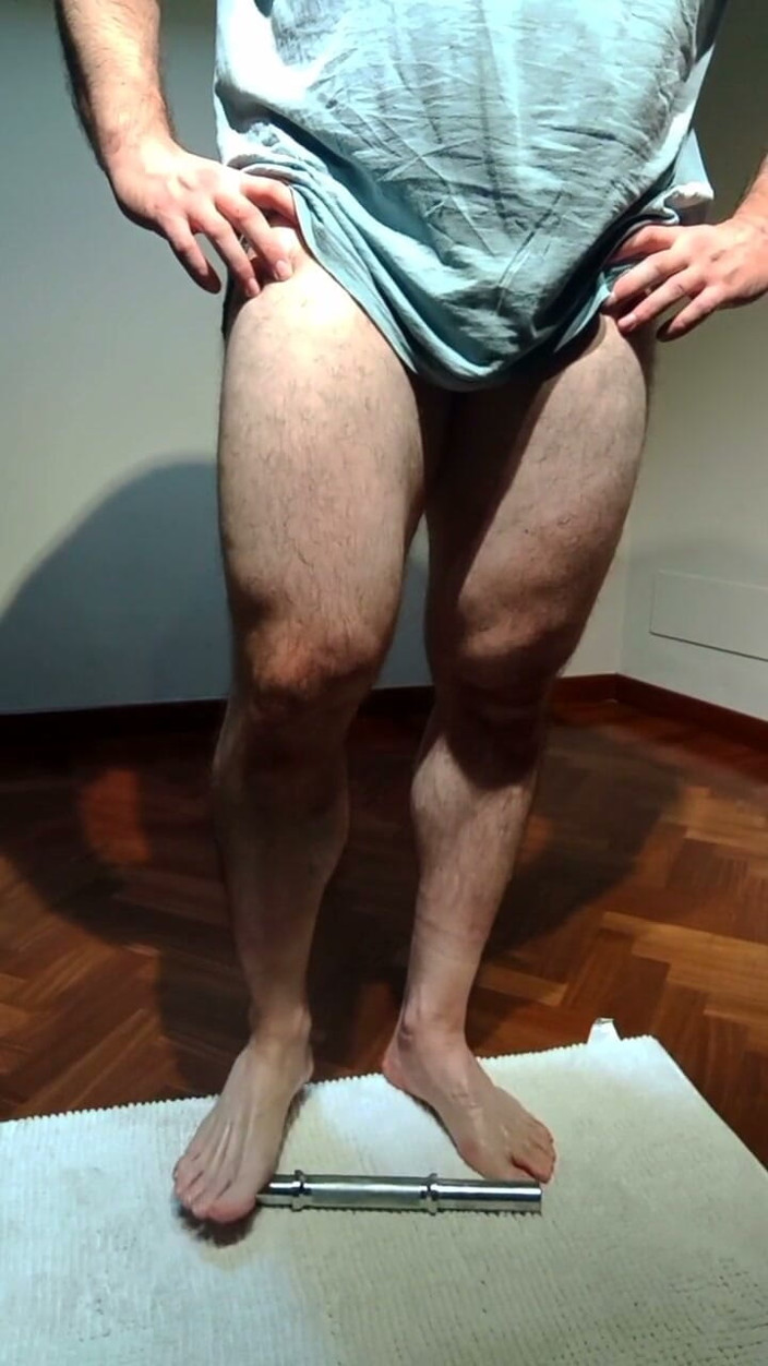 Markwolf: นักเพาะกายกล้ามให้ดัมเบลล์ใช้เท้าสกปรก, m