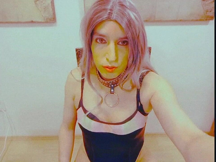 Tammy sissy slave: Người chuyển giới trong tủ sờ mó bản thân