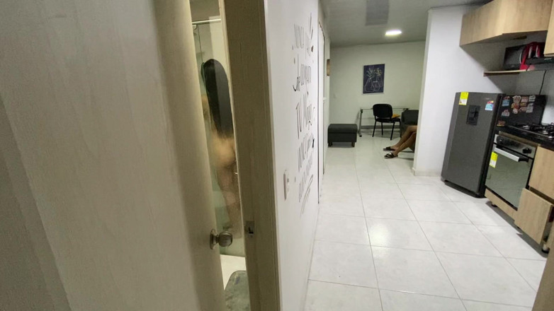 bellota69: Sexy ragazza magra viene scopata sotto la doccia fino all'orgasmo...