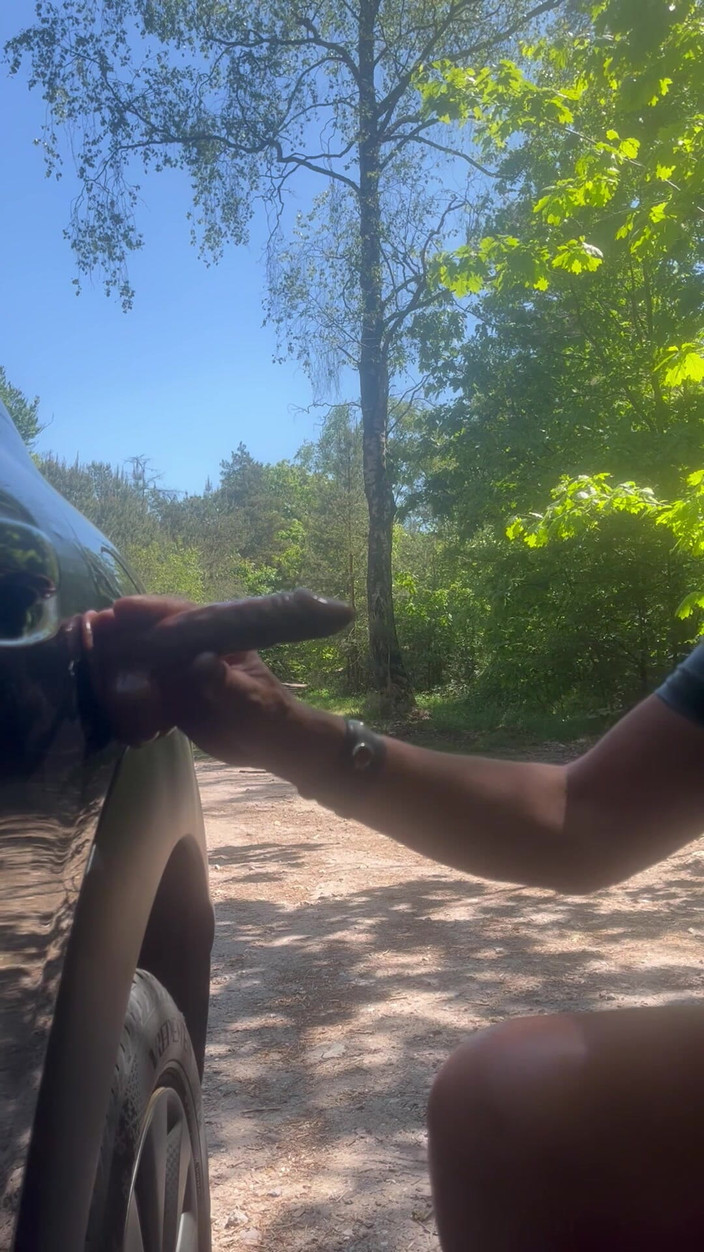 Benb Studio: auf einem Parkplatz