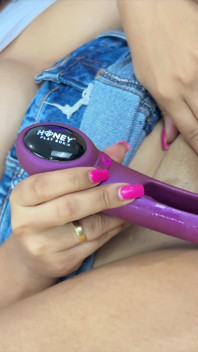 Dżinsowa spódnica i dildo w cipce solo - Raissa Conte