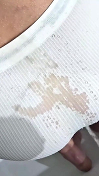 Külotumda çaresiz çiş ve götüme işiyor