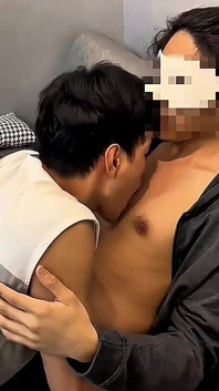 I Invite Boyfriend to My Home, and He Sticks His Huge Cock All the Way Into My Tight Ass