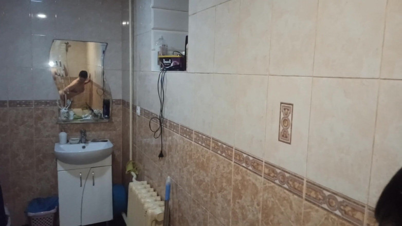 DirtyLubov: Sexo oral en el baño