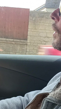Sexy dilf taxikář velký nesestříhaný penis honění a stříkání - Rockard Daddy
