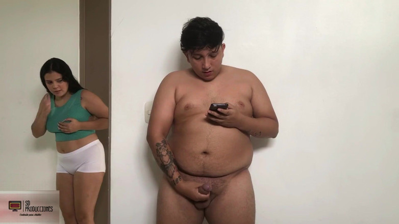 MelanieCaceres: Melanie dengan pepek miangnya menunggang zakar abang tiri besar - lucah...