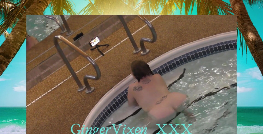 GingerVixen.XXX: Nahé plavání.