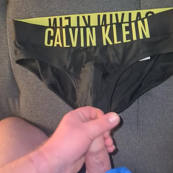 CumShorts: Sborra in biancheria intima