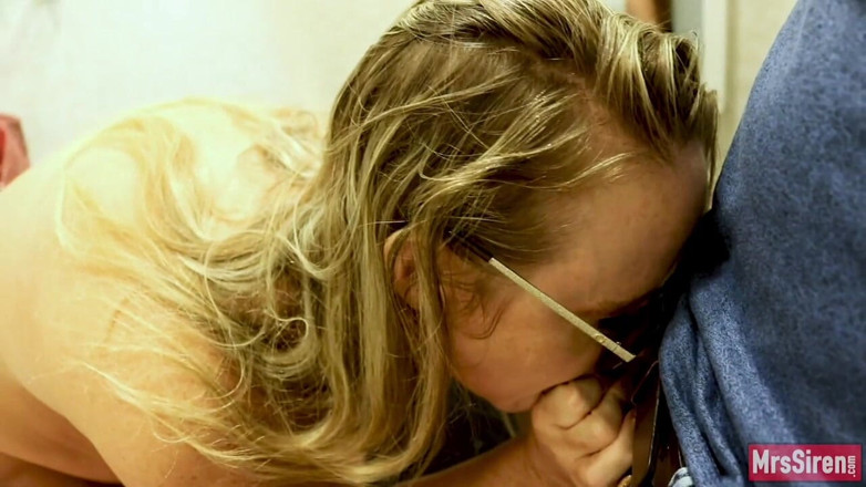 Siren XXX Studios: Ficken in der Badezimmer und Umkleidekabine.