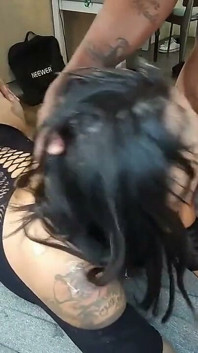 Le premier creampie de Lightskin Baddie dans un gangbang