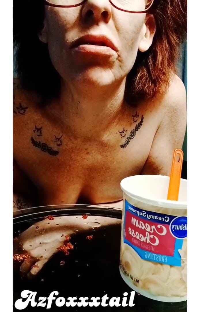 AzFoxxxTailPhelicia: Foodplay-cupcake-full