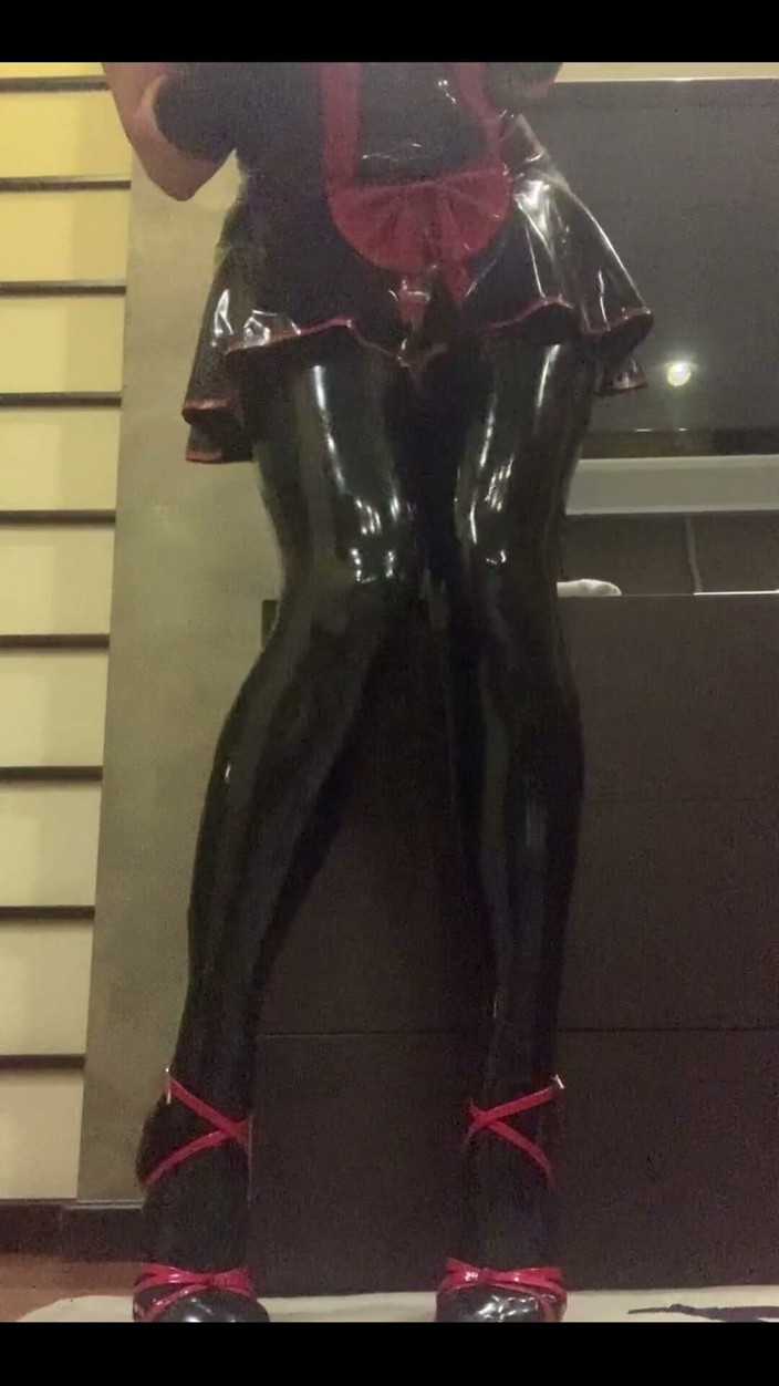 Dominatrix Miss Patricia Stark: No comments Electro party…