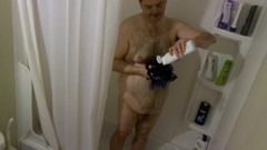 Caressonnous: Styvfar ska duscha