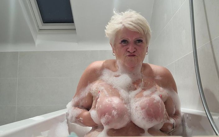 UK Joolz: Bubblez waktu mandi
