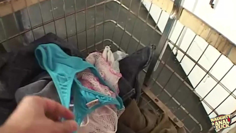 Naughty anal fuck: Racy Latina заполняет ее попку горячей спермой незнакомец в прачечной самообслуживания