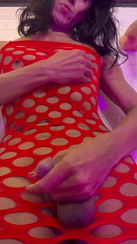 Ladyboy Somm Mature Aged Enjoys a Hot Wank!