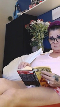 Przed snem podczas czytania ziewania