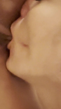 샤워 중 섹스하는 금발 레즈 섹시녀
