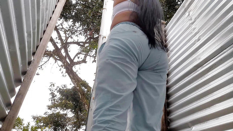 kelsyStar: Camera înregistrează o femeie în cabina de îmbrăcământ pe plajă fără să-mi dau...