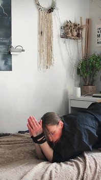 Succubus Vilu Vidish Kołki Młody ksiądz