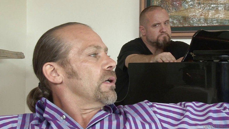 Out Of The Family: Я хочу трахнути твою падчерку Вайолет Монро