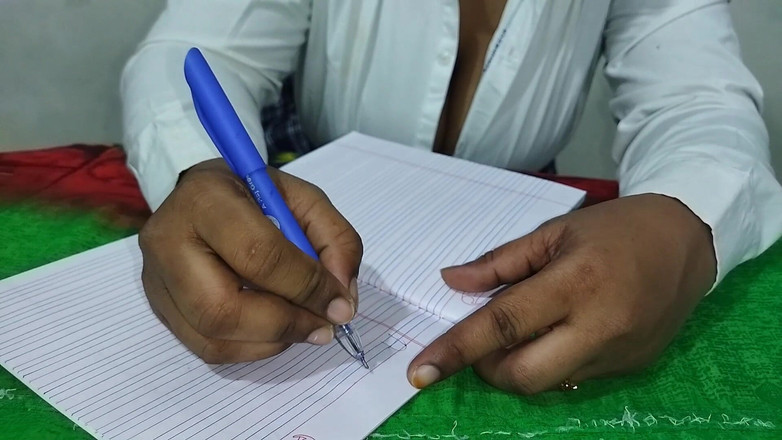 Angoori: 印度大学生女友男友亲吻