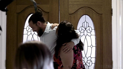 Pure Taboo: Saf Tabu Şehvetli Anny Aurora'nın Yaramaz Baştan Çıkarması, Üvey Amcasını Ateşli Yasak Bir İlana...