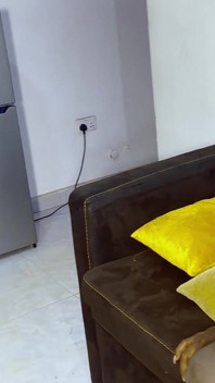 Twerking di hadapanku, aku harus pergi merasakan pantat itu