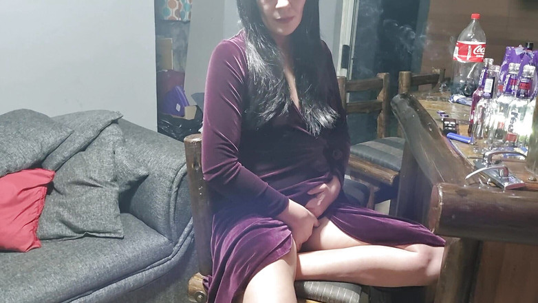 PussyGalore: Ragazza carina che lampeggia e si scopa con le dita