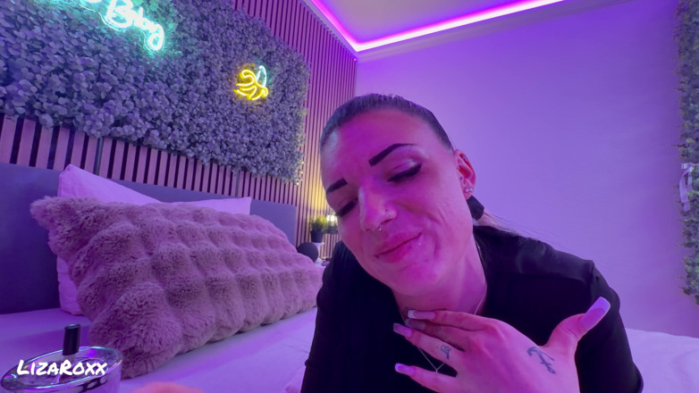 LizaRoxx: M-a prins fumând... Transformată într-o muie neglijentă cu vedere la persoana 1