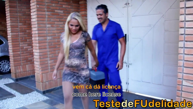 Teste de Fudelidade: 已婚水管工无法反对热辣的金发女郎