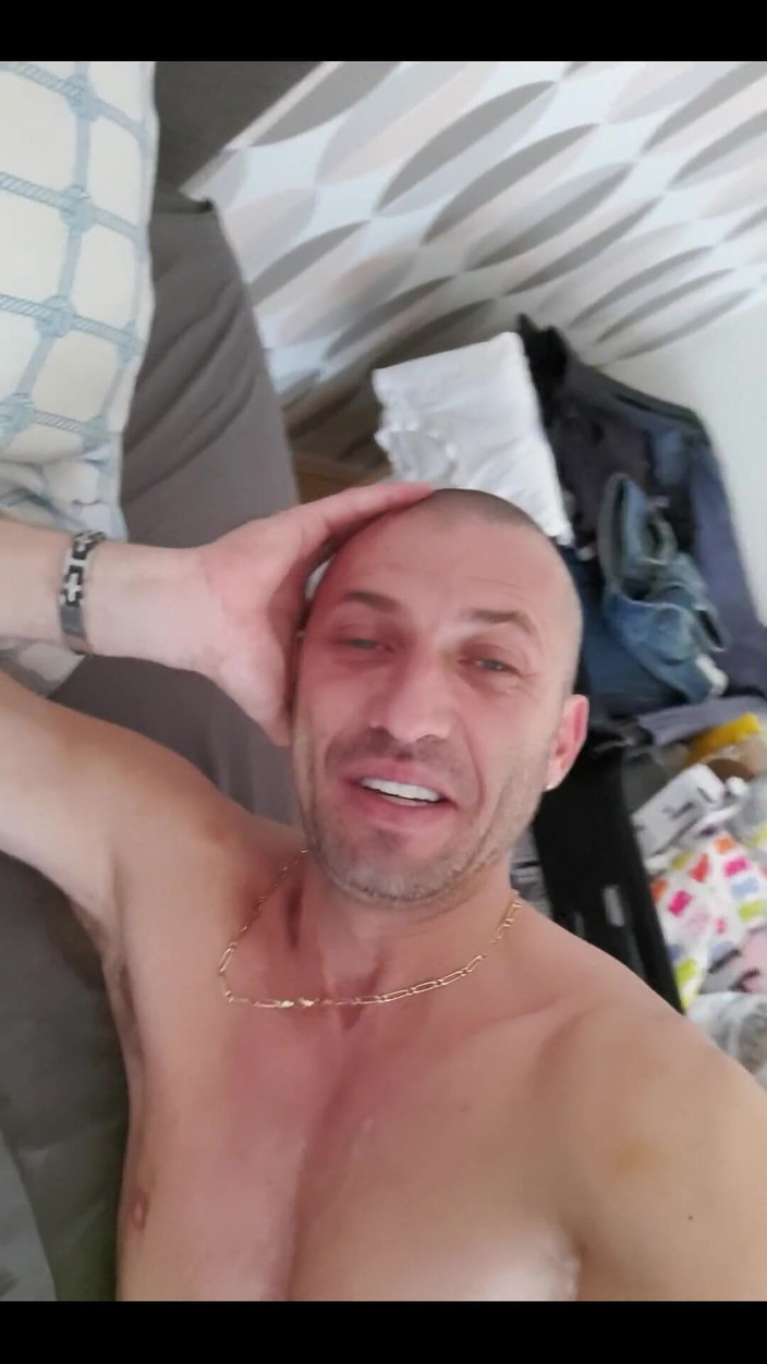 Boy jerking off: आपका दिन शुभ हो