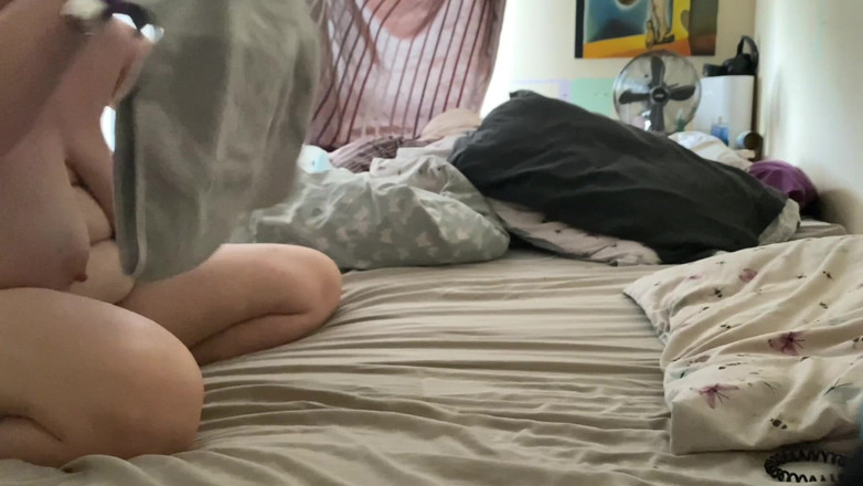 Frequentmasturbation: 그녀의 반응을 보기 위해 알몸으로 마누라를 걷다