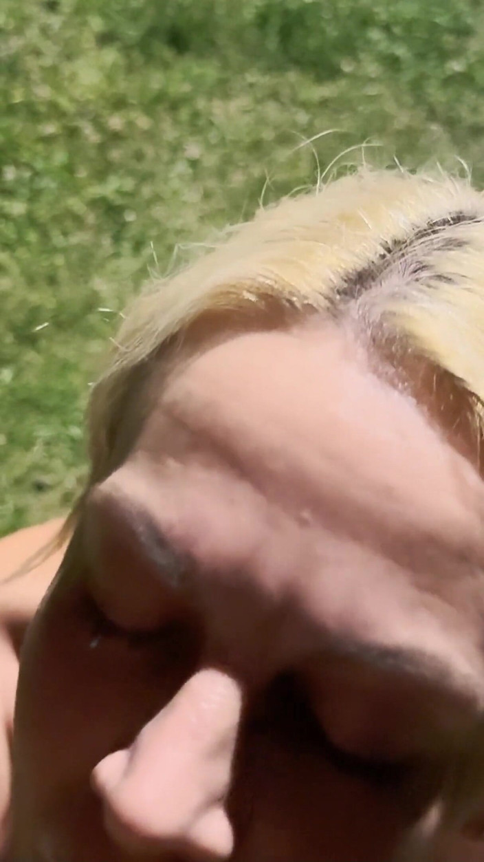 Miley Weasel: Špinavá nylonová coura je ošukána na ulici