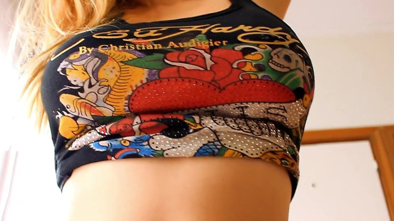 Argentina Latina Amateurs: Une latina blonde à forte poitrine joue sa chatte avec des épingles à...