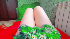 Kitty_Cross: Schöner femboy schluckt saft von gestreiftem strohhalm