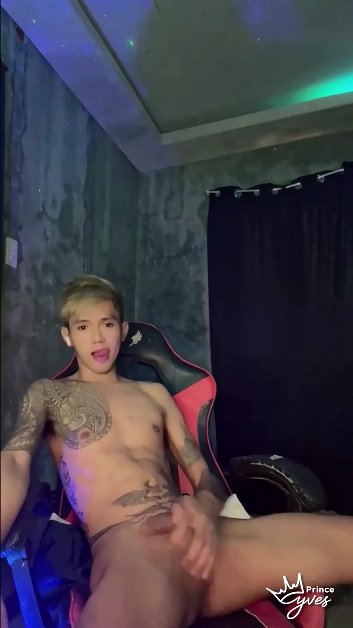 Prince-Yves: Inked, geiler twink performte in einer live-webcam-show