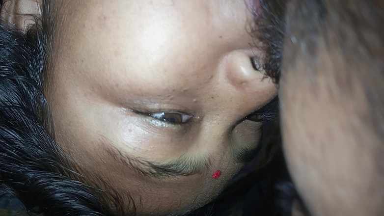 Mridulmadhu: Üvey kız kardeşle sabah seksi. Çok şaşırmıştı ama aldırmadı - aile yardımı