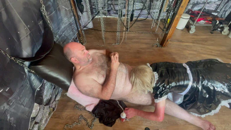 Aaexperinces trans: Część 1: - Pokojówka Jaynes traktować z Lanista Bear za bycie dobrą...