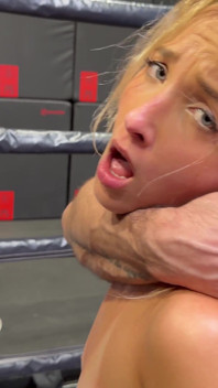 Anal Trekant Med Dubbel Penetration Med Gymslampan Chloe Chevalier, En Kåt Blondin Som Älskar Kukar.