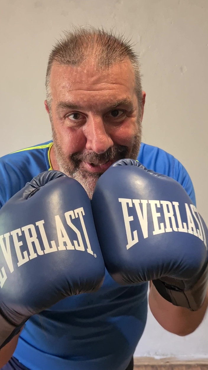 Punchbagplz: Silver Daddy Boxer - POV-studio-einladung Schief Gelaufen