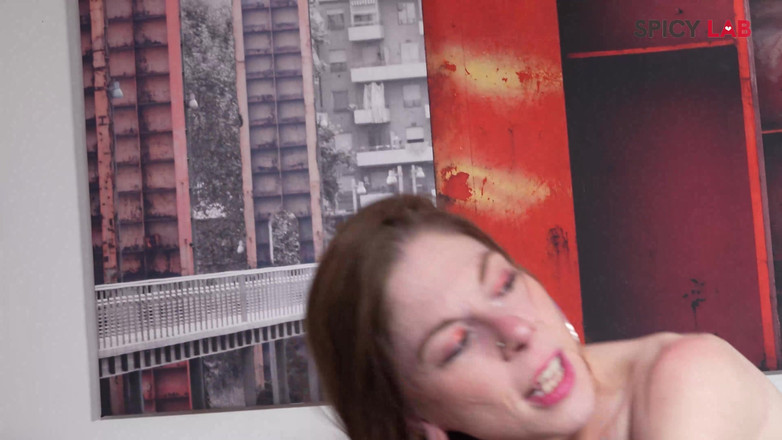 Spicy Lab Production: La Focosa Alice Maze Vorrebbe Masturbarsi Con Grandi Dildi E...