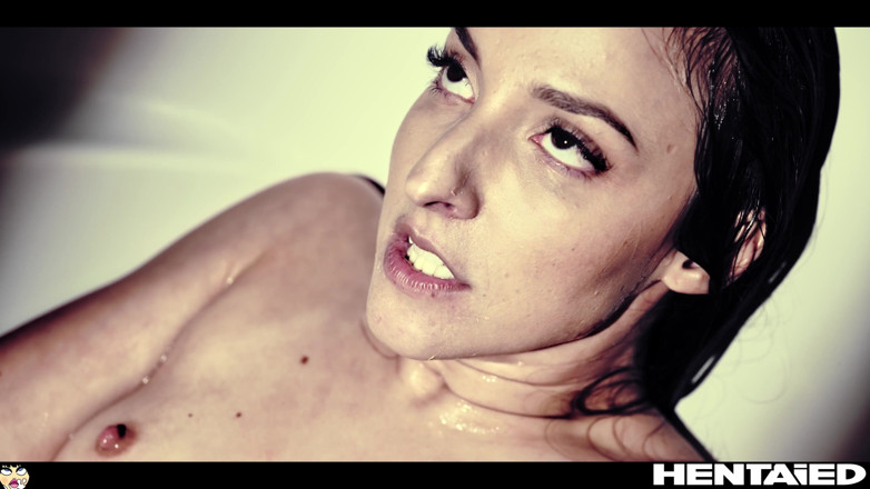 Hentaied: Gerçek hayat hentai: güzel Amirah Adara banyoya hazırlanırken dörtlü anal...