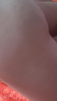 Door het vuisten strekte zijn hand mijn vagina uit totdat ik moest niezen en voor het eerst een groot orgasme kreeg.