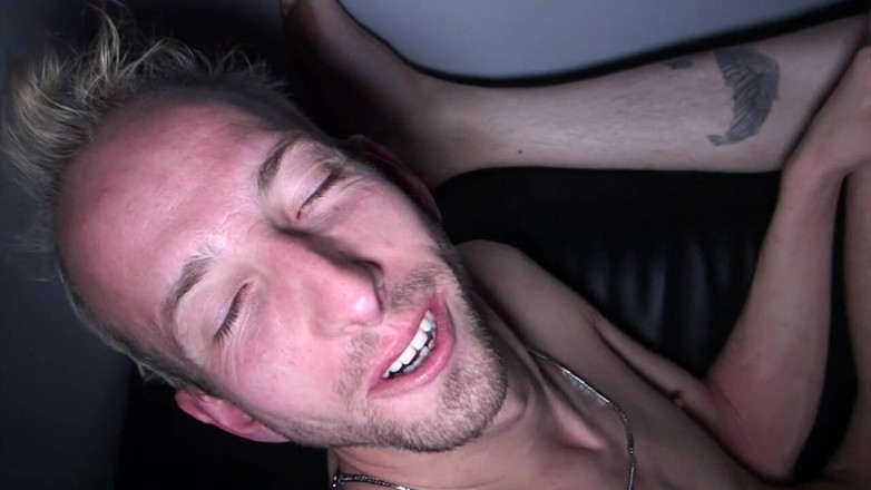 Gaybareback: Justin XXL dikongkek tanpa kondom oleh Alexis Tivoli