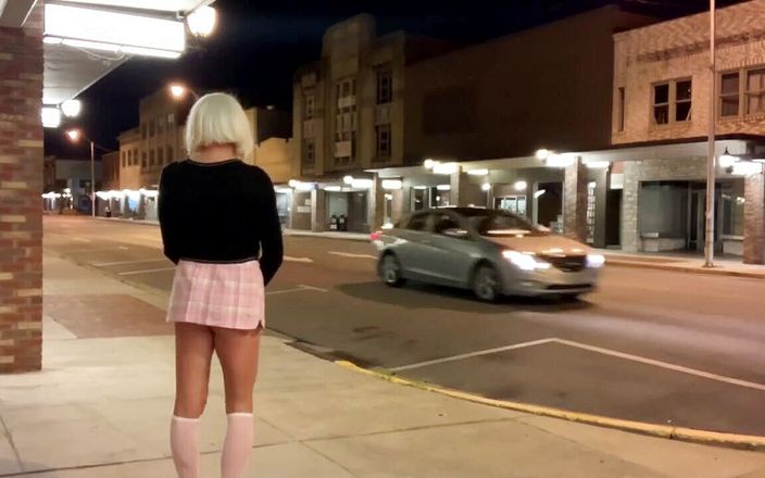 CindieLove: Celana dalam rok pendek pelacur hot yang luar biasa