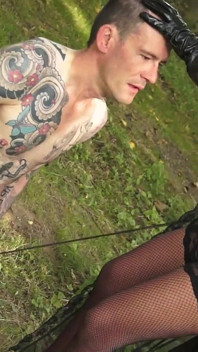 BOLESTIVÉ bičování CBT a BDSM